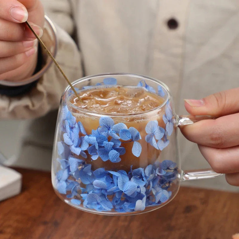 Blütenzauber Tasse - Ein Hauch Eleganz in jedem Schluck